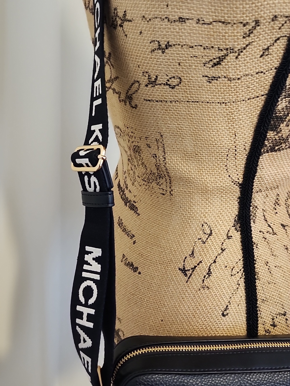 Michael Kors Crossbody - Picture 4 of 8